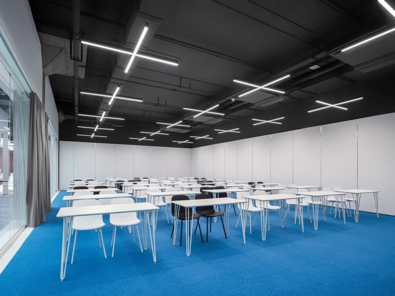 叠加建筑的拱廊办公室