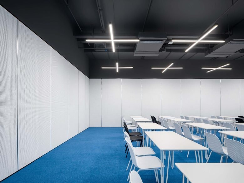 叠加建筑的拱廊办公室