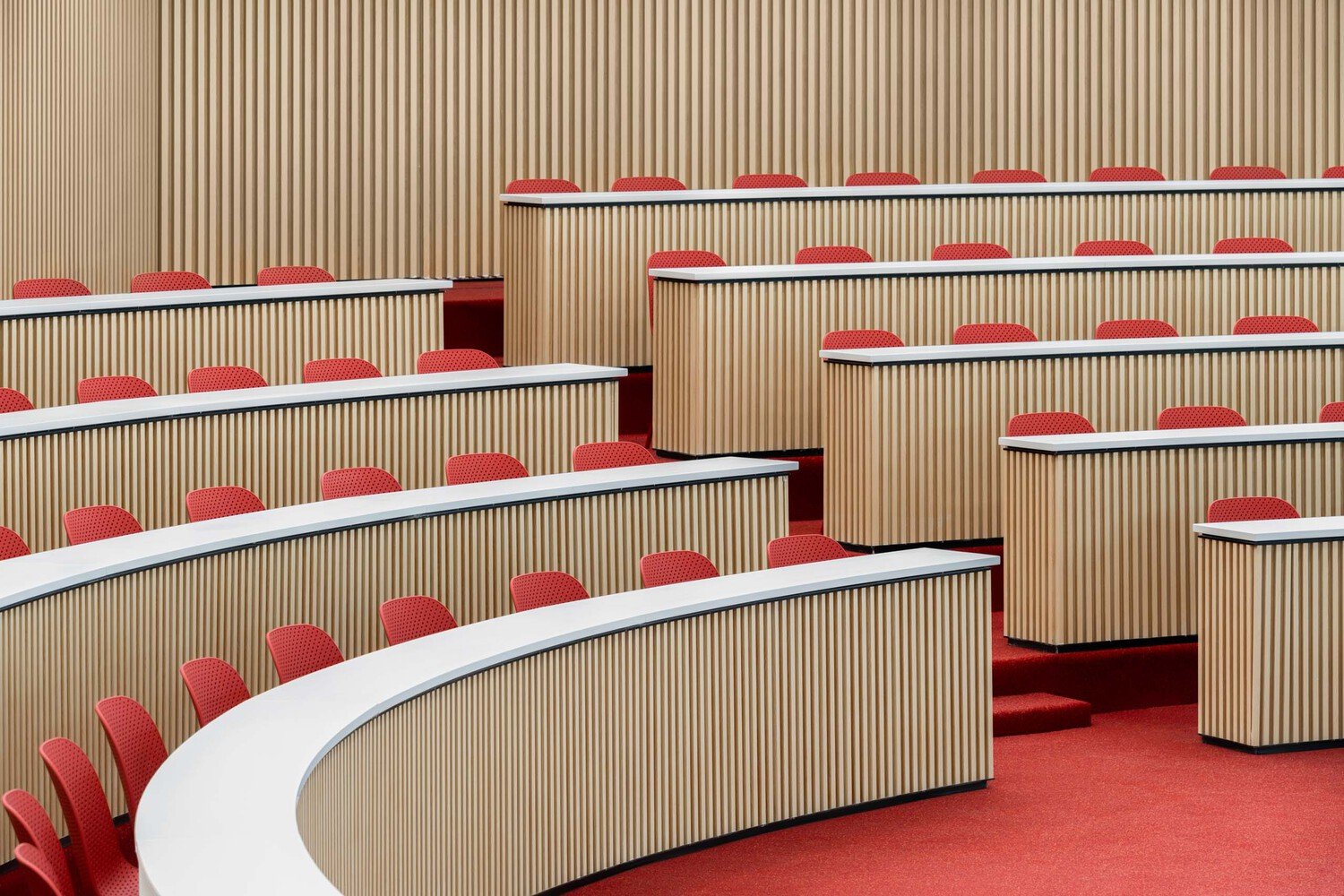 叠加建筑的拱廊办公室