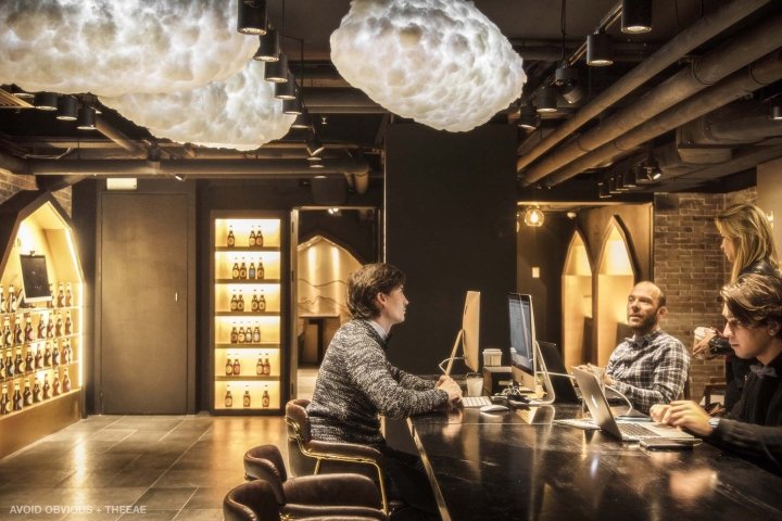 带有 Aqua Farm 的艺术家之家,Avoid Obvious 和 TheeAe,香港 带有 Aqua Farm 的艺术家之家,Avoid Obvious 和 TheeAe,香港