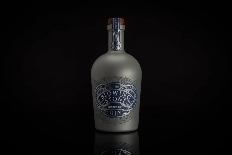 本杰明·查尔斯的《吹动的石头》