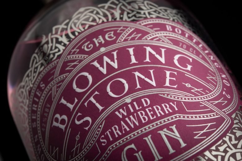 本杰明·查尔斯的《吹动的石头》