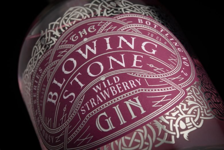 本杰明·查尔斯的《吹动的石头》