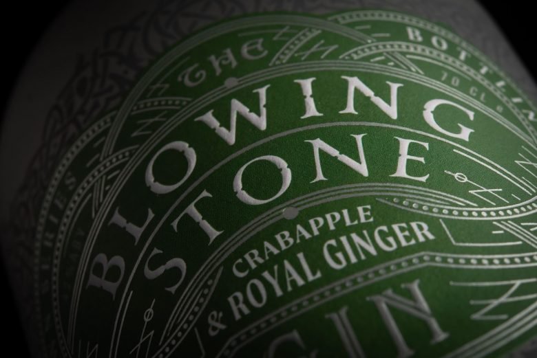 本杰明·查尔斯的《吹动的石头》