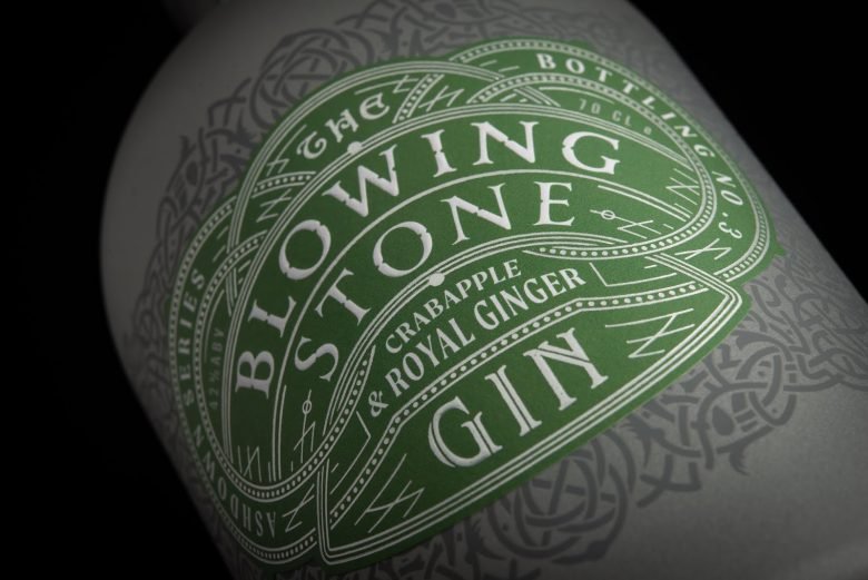 本杰明·查尔斯的《吹动的石头》