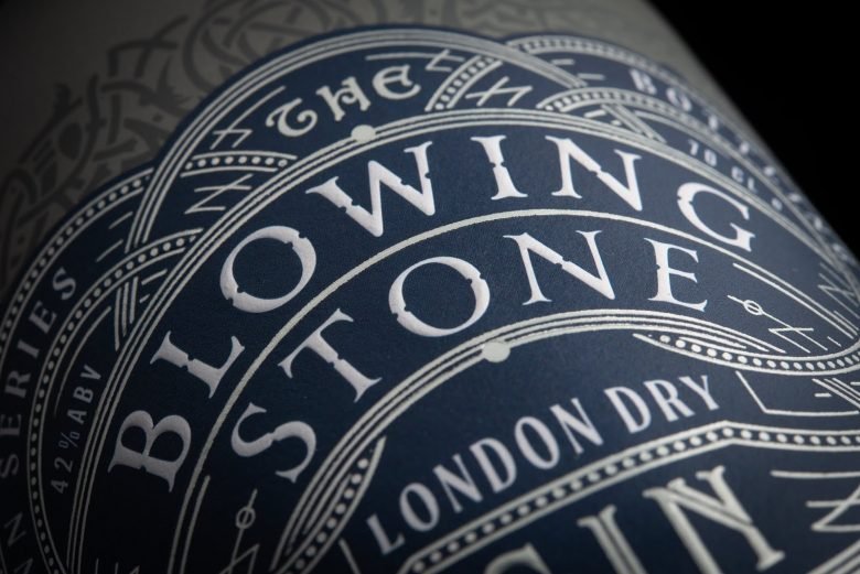 本杰明·查尔斯的《吹动的石头》