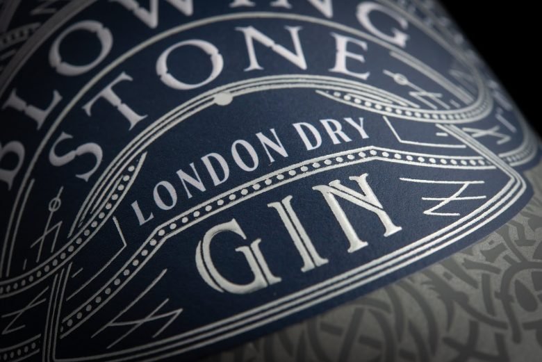 本杰明·查尔斯的《吹动的石头》