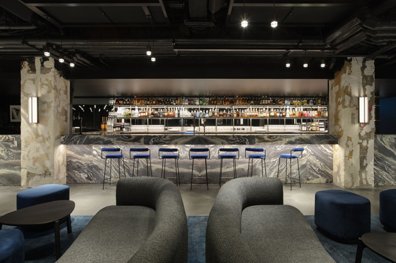 查尔斯大啤酒屋和酒吧由 COX Architecture + H&E Architects 设计