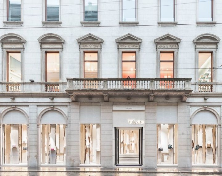 意大利米兰 Valextra 商店的“森林”装置,由隈研吾设计 意大利米兰 Valextra 商店的“森林”装置,由隈研吾设计