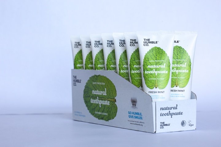 The Humble Co 天然牙膏，作者：Evelina Ginzburga，里加 – 拉脱维亚