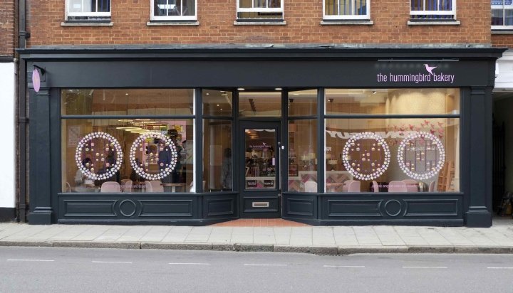 The Hummingbird Bakery 由 rpa:group 在英国吉尔福德萨里开设的第七家分店 – 英国