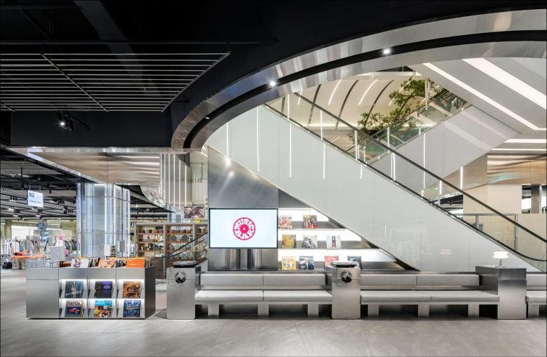 Betwin Space 设计的现代商店