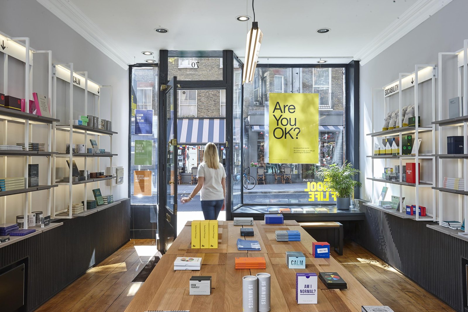 A Shop For Life – The School Of Life 伦敦店由建筑师 Sash Scott 和 Tamzin Hanke 翻新。
