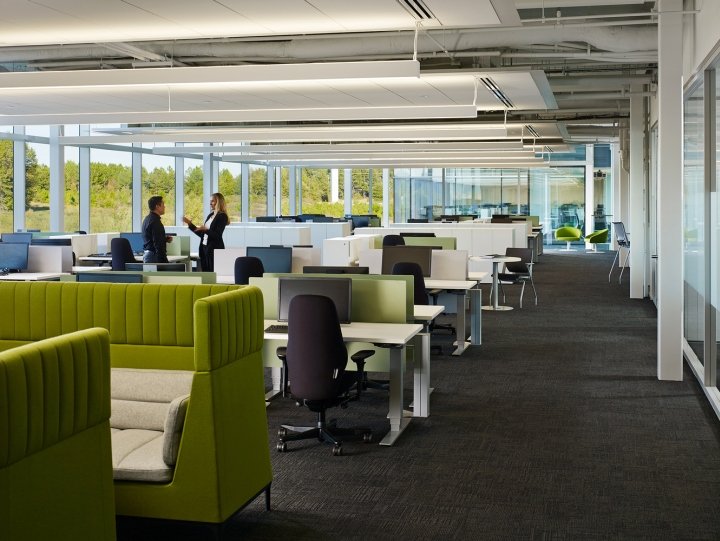 位于南卡罗来纳州斯巴达堡的 BMW by Perkins+Will 现场运营中心