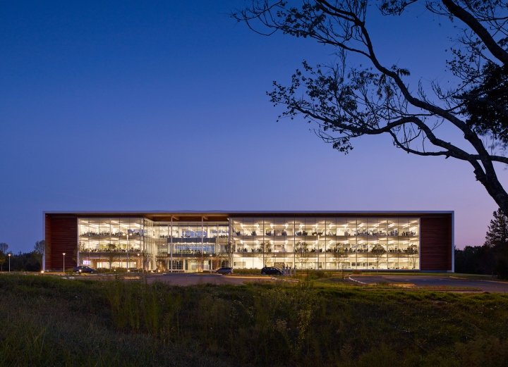 位于南卡罗来纳州斯巴达堡的 BMW by Perkins+Will 现场运营中心