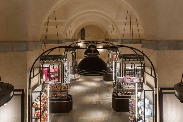 英国伦敦金纳斯利肯特设计的白塔礼品店 英国伦敦金纳斯利肯特设计的白塔礼品店