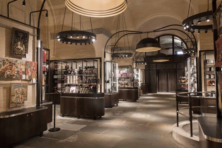 英国伦敦金纳斯利肯特设计的白塔礼品店 英国伦敦金纳斯利肯特设计的白塔礼品店