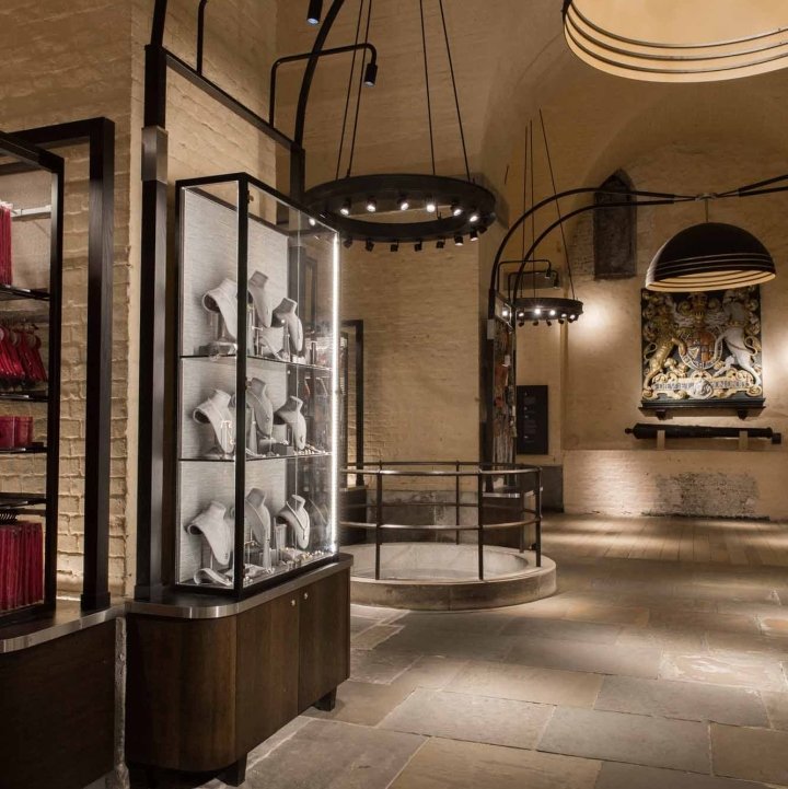 英国伦敦金纳斯利肯特设计的白塔礼品店 英国伦敦金纳斯利肯特设计的白塔礼品店