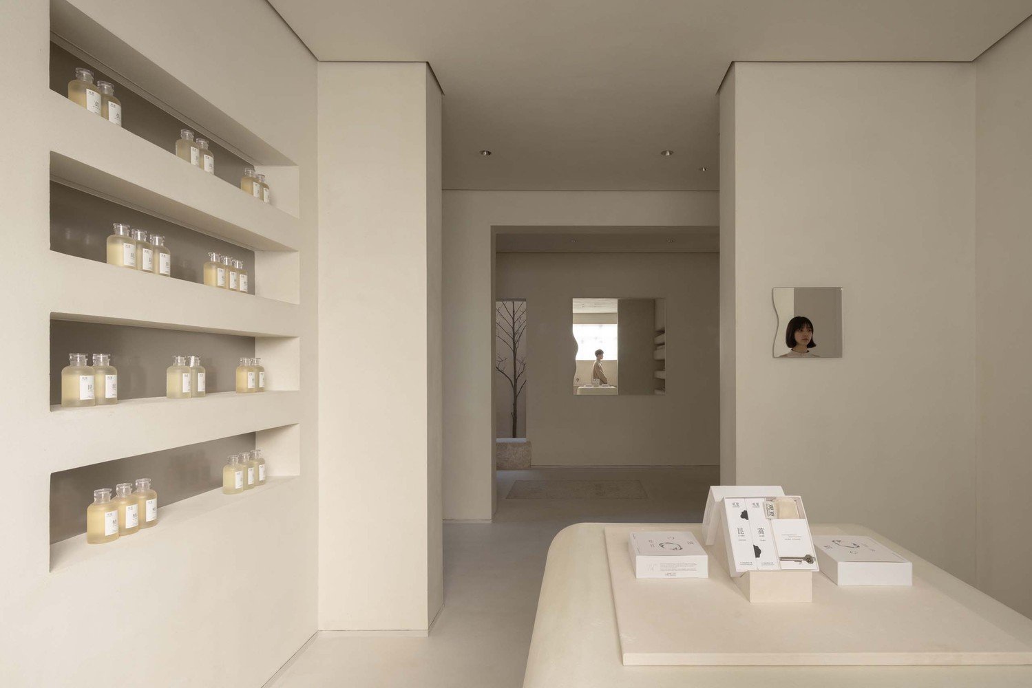 前往夏日上海旗舰店 by F.O.G. 建筑学