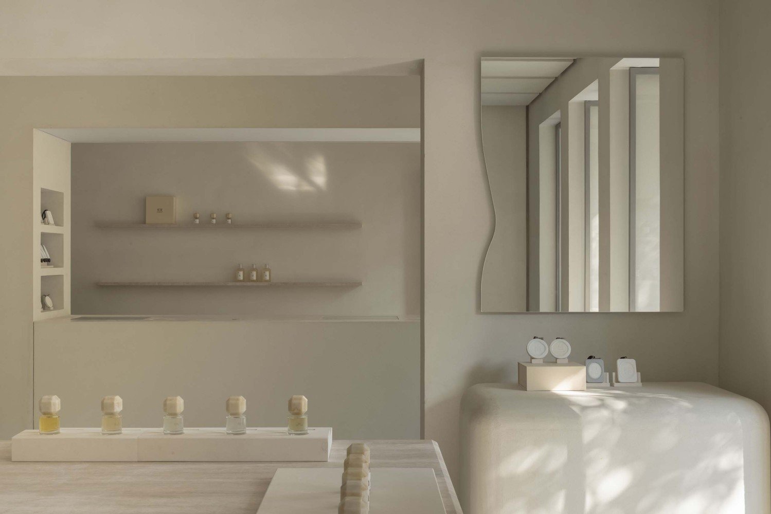 前往夏日上海旗舰店 by F.O.G. 建筑学