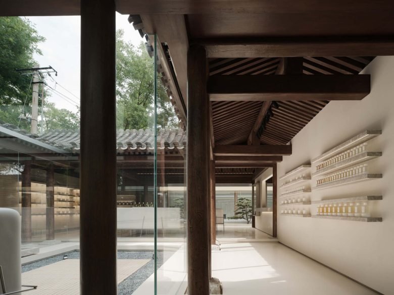 ToSummer 北京店 by F.O.G. 建筑学