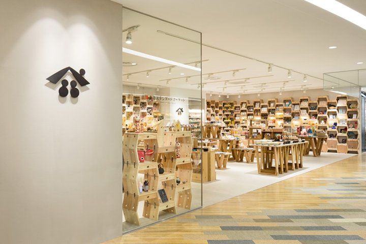 “东北标准”纪念品店，由日本芦泽敬二设计公司和 Delinium Arquitectes 设计