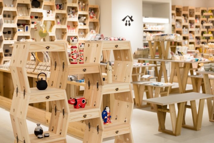 “东北标准”纪念品店，由日本芦泽敬二设计公司和 Delinium Arquitectes 设计