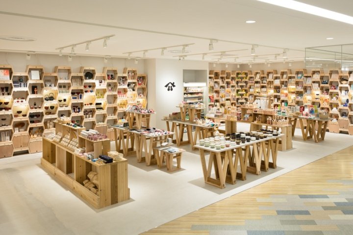 “东北标准”纪念品店，由日本芦泽敬二设计公司和 Delinium Arquitectes 设计