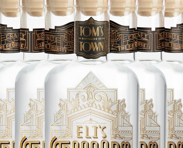 汤姆镇蒸馏酒由卫星办公室包装