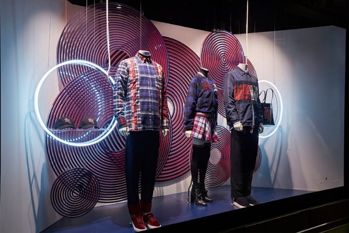 Tommy Hilfiger x Gigi Hadid 在英国伦敦 StudioXAG 伦敦时装周上进行时装秀