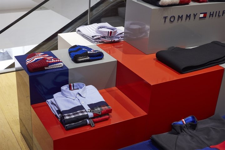 Tommy Hilfiger x Gigi Hadid 在英国伦敦 StudioXAG 伦敦时装周上进行时装秀