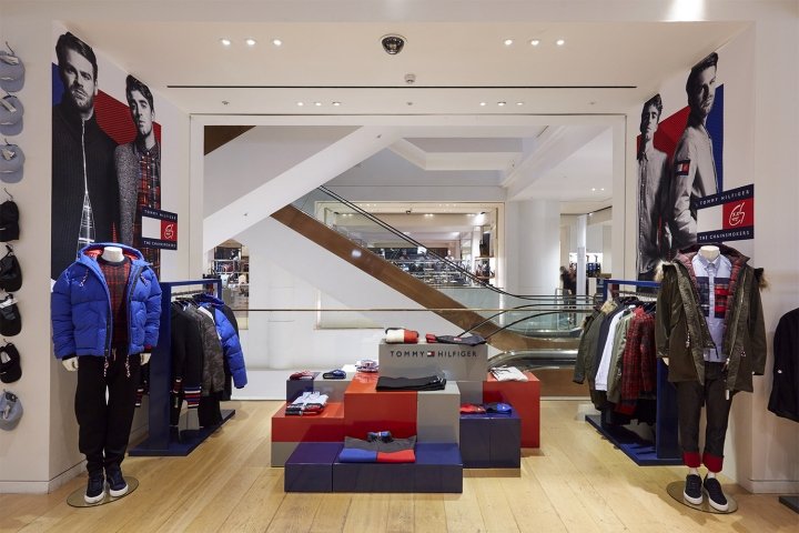 Tommy Hilfiger x Gigi Hadid 在英国伦敦 StudioXAG 伦敦时装周上进行时装秀