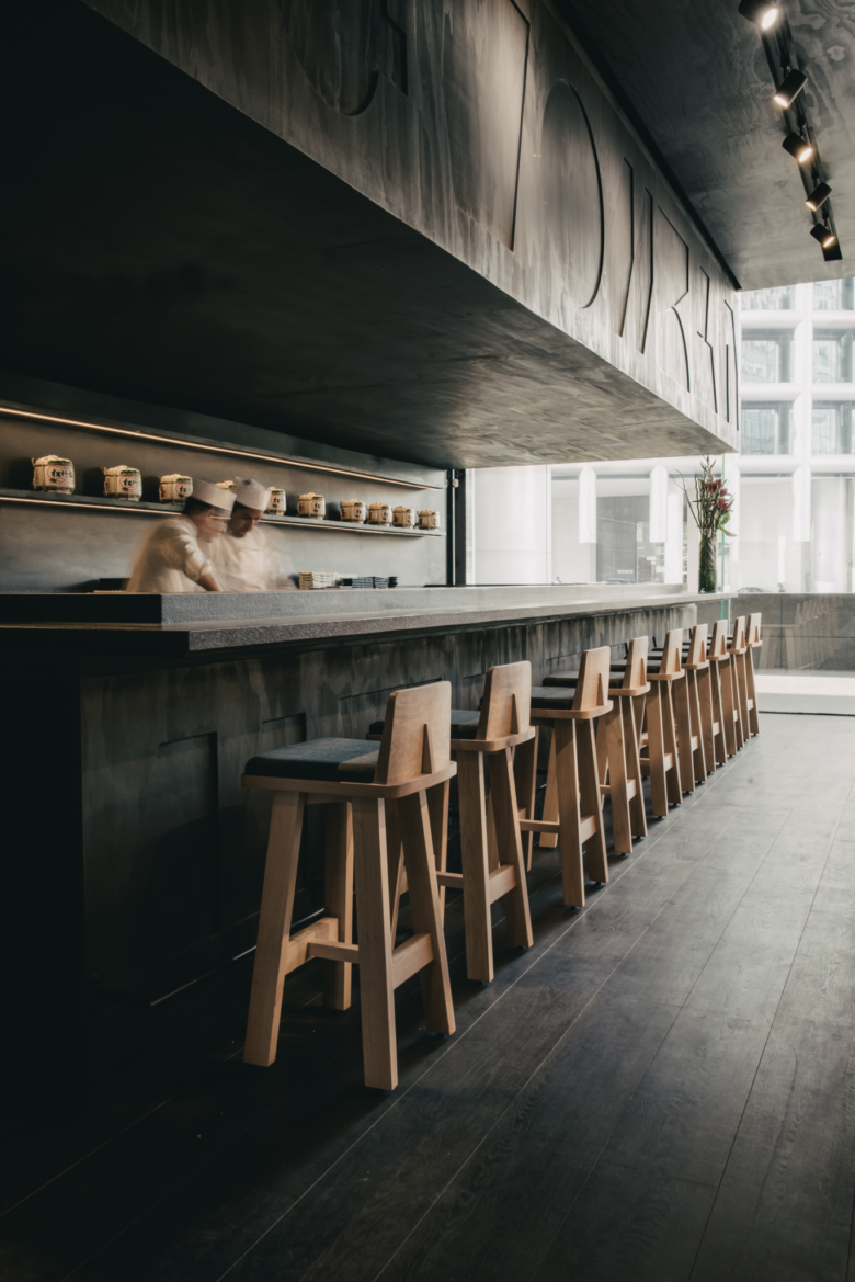 Esrawe Studio 设计的 Tori Tori 餐厅