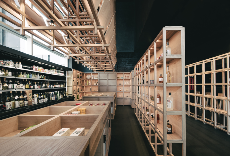 Esrawe Studio 设计的 Tori Tori 餐厅