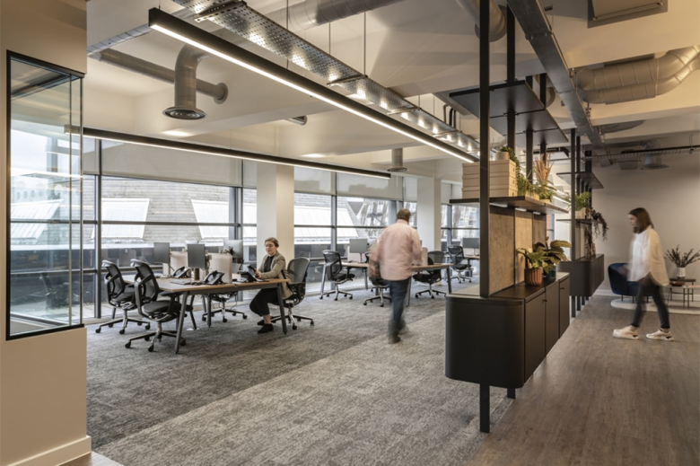 SpaceInvader 的托斯卡债务资本办公室