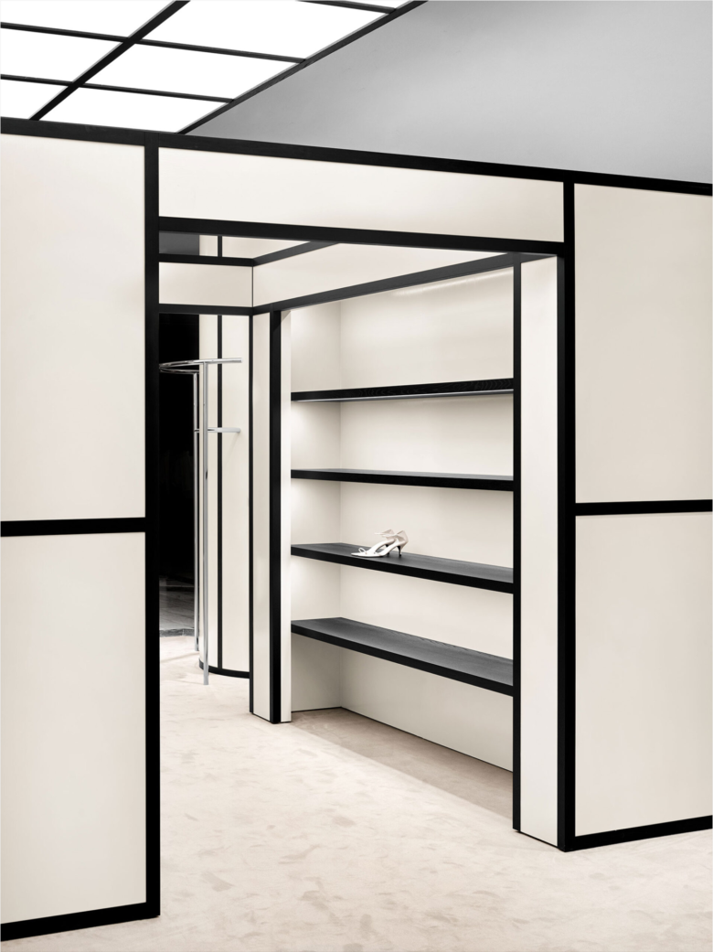 Totême 店中店 by Christian Halleröd