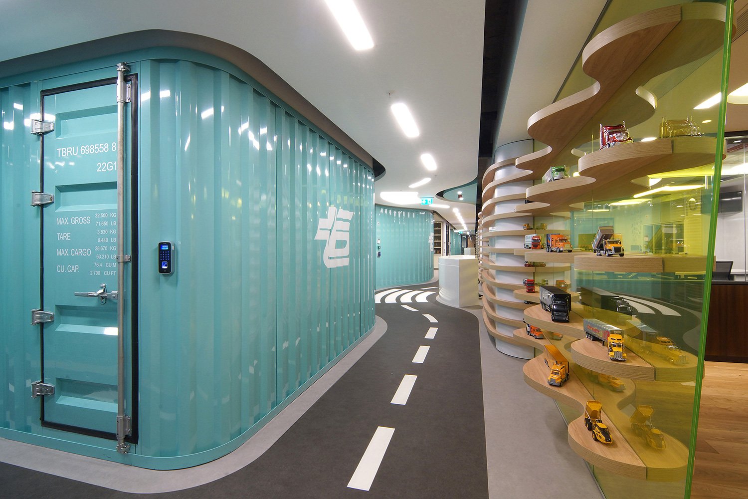 Transbatur 办公室 / OSO Architecture