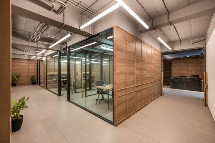 由 Sharan Architecture + Design 设计的 Trident Mediquip Limited 办公室 由 Sharan Architecture + Design 设计的 Trident Mediquip Limited 办公室