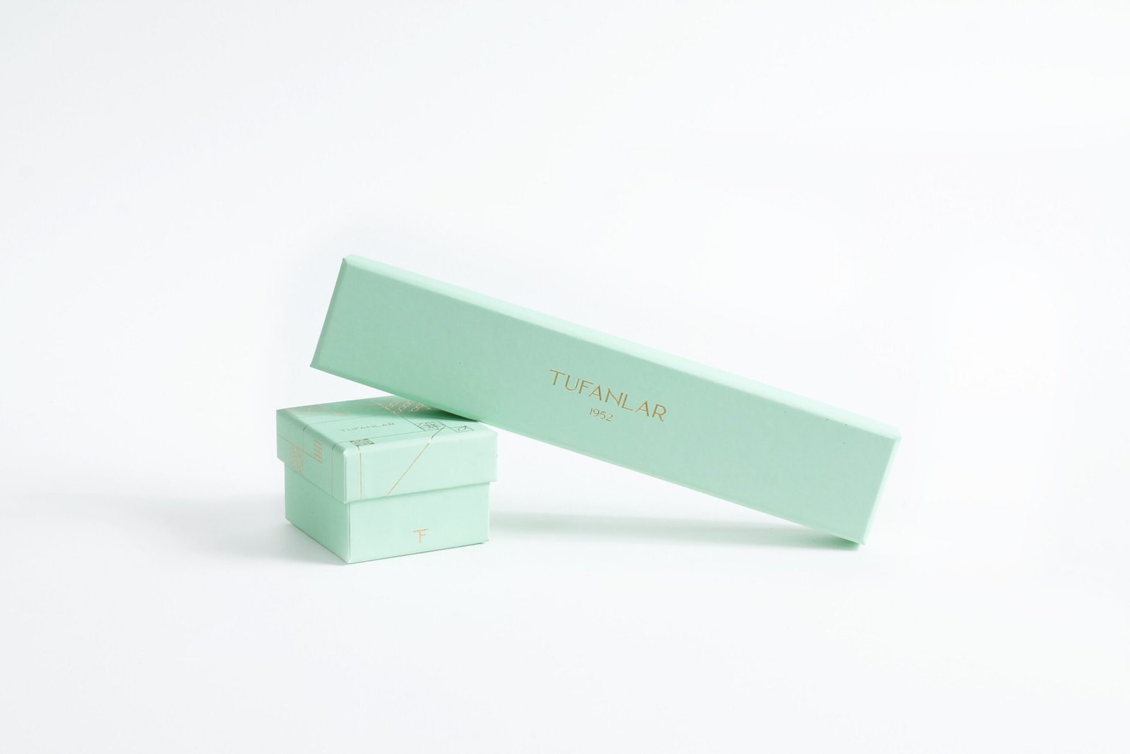 Tufanlar 1952 由盐和糖创意工作室设计