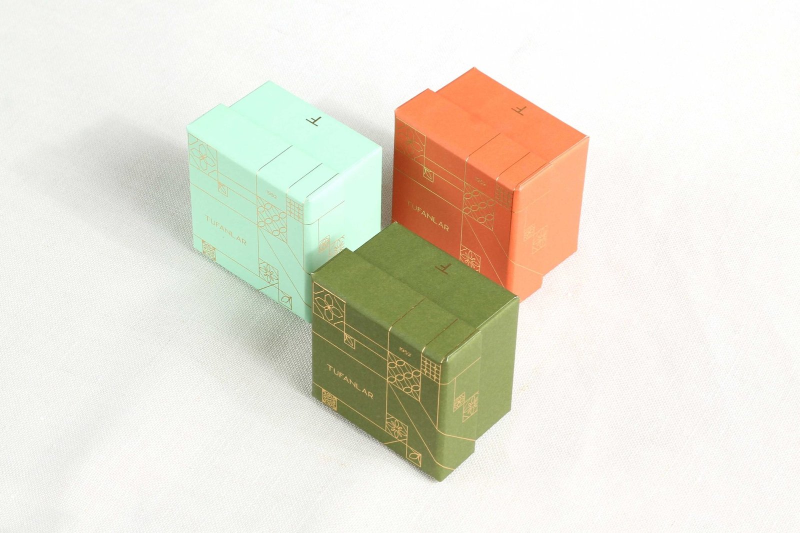 Tufanlar 1952 由盐和糖创意工作室设计