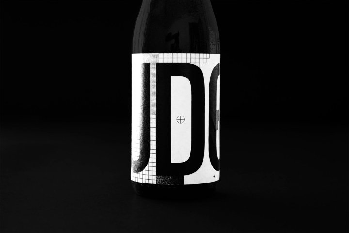 Christian Úbeda 设计的 UDOL 啤酒包装