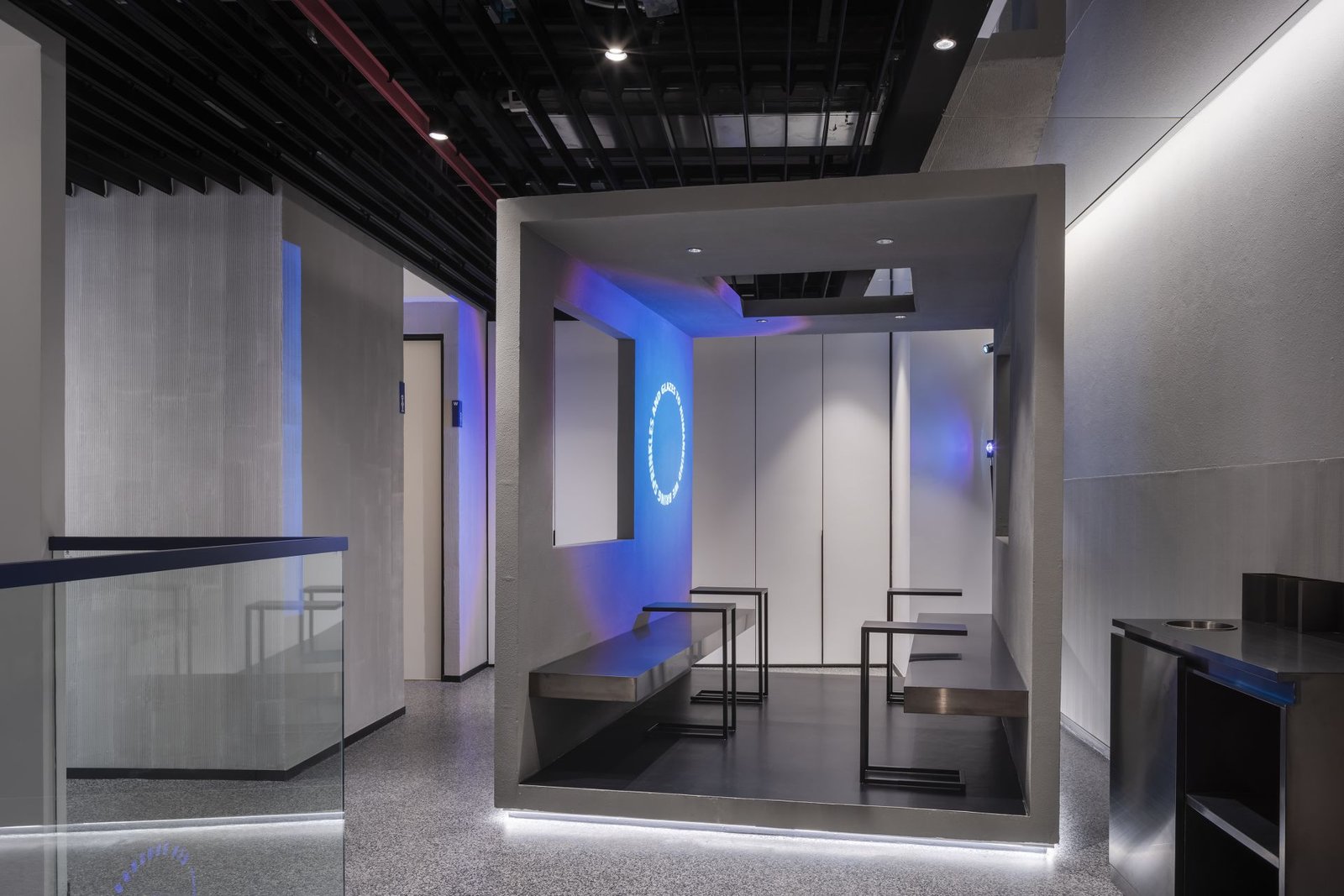 宇宙飞船的 UFO 甜甜圈