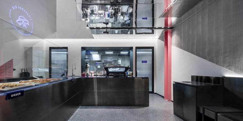 宇宙飞船的 UFO 甜甜圈