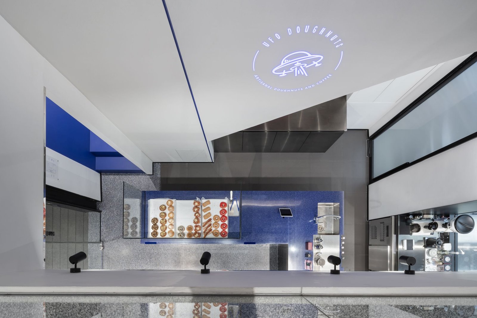 宇宙飞船的 UFO 甜甜圈