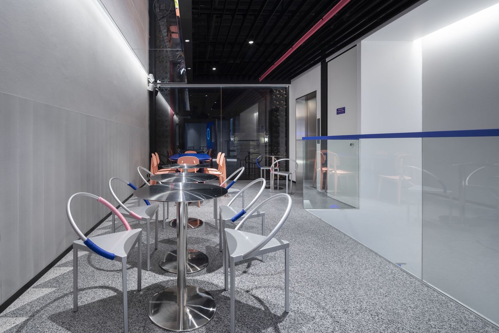 宇宙飞船的 UFO 甜甜圈