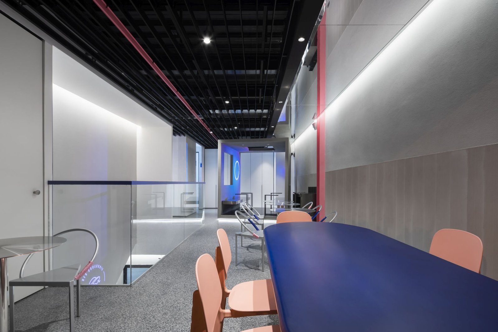 宇宙飞船的 UFO 甜甜圈