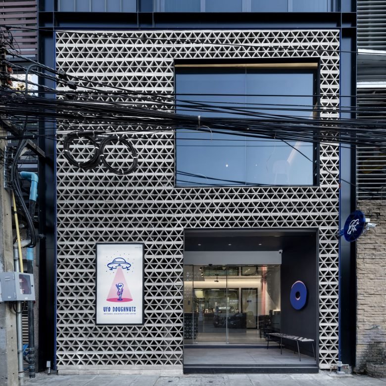 宇宙飞船的 UFO 甜甜圈