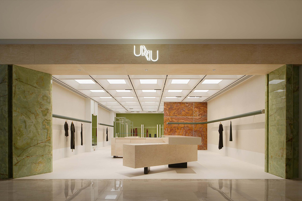 由 One Fine Day Studio & Partners 设计的 UIXIU 精品店