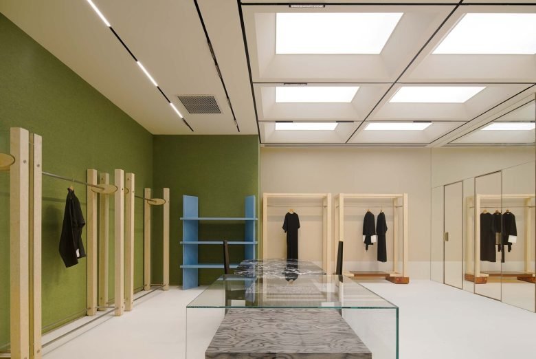 由 One Fine Day Studio & Partners 设计的 UIXIU 精品店