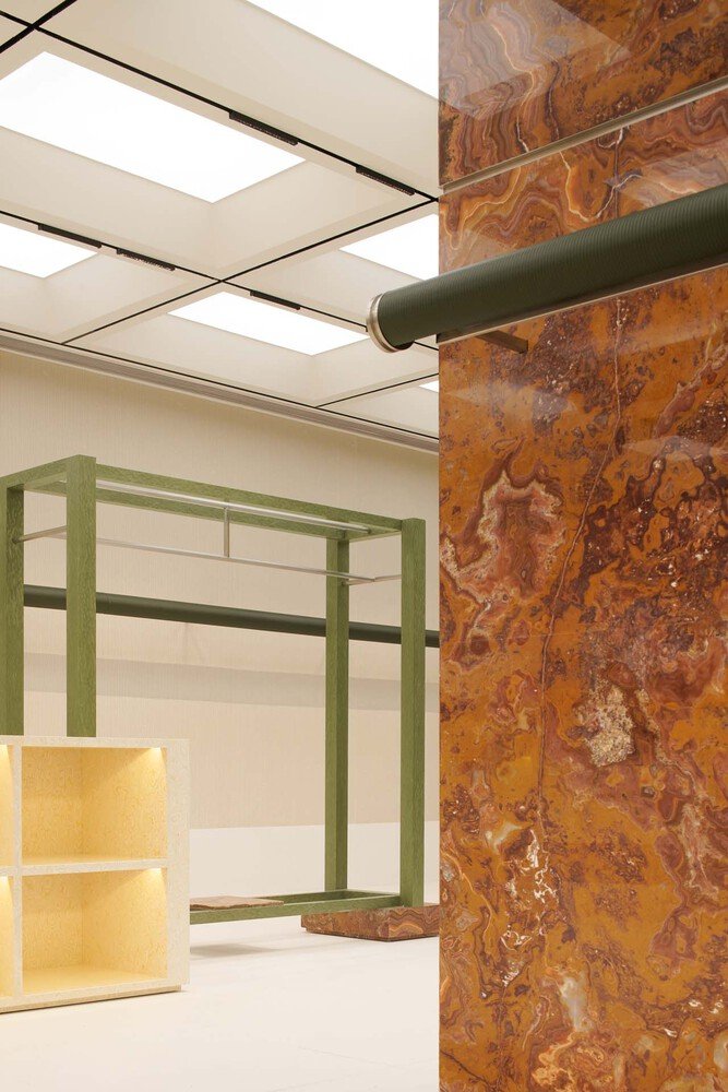 由 One Fine Day Studio & Partners 设计的 UIXIU 精品店